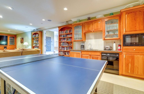 Scenic Brush Creek House | Santa Rosa Home w/Private Pool & Tennis Court