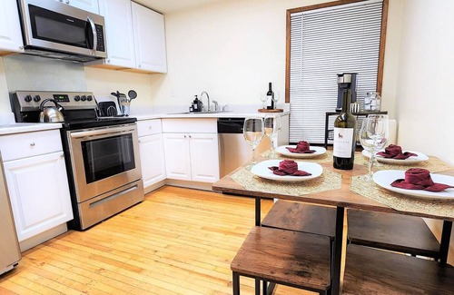 The Villas House | Santana Row 4BR Stay – Heart of Silicon Valley