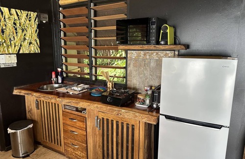Saraotou House | Santo Sunset 'Banya' Bungalow is only five steps from the beach
