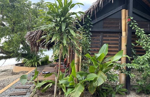Saraotou House | Santo Sunset 'Banya' Bungalow is only five steps from the beach