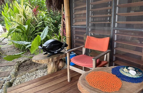 Saraotou House | Santo Sunset 'Banya' Bungalow is only five steps from the beach
