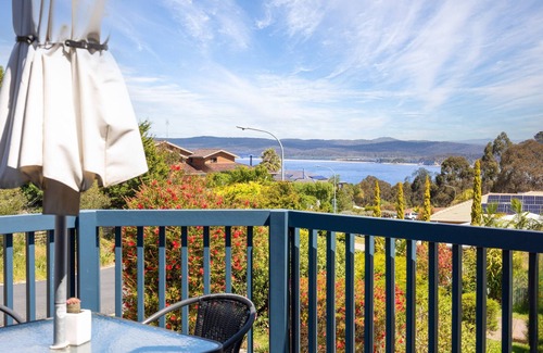 Eden Cottage | Sapphire Belle: Views and boat Parking