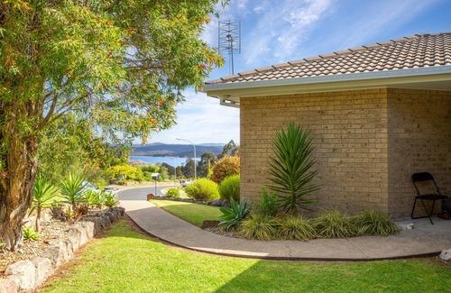Eden Cottage | Sapphire Belle: Views and boat Parking