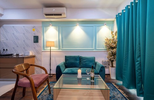 Noida Apartment | Sapphire by Grehstay 1BHK Apartment