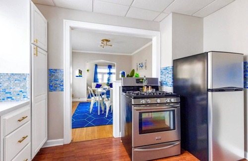 Cleveland House | Sapphire Haven: Spacious 2BR Lower Unit Retreat | Laundry, Parking & Safe Location 8 Min To Airport