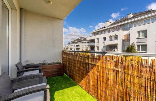 Bialoleka Apartment | Sapphire Sky Deluxe Apartment