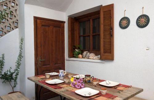 Skala Eresou House | Sappho House