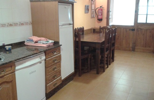 Serantes Cottage | SARA rural apartment (full rental) Pumarega for 6 people