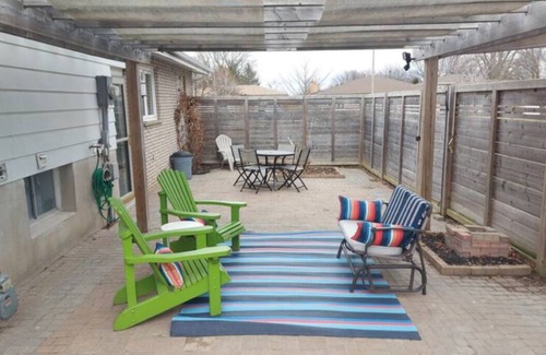 Brantford House | Sara's Place - 3 Bedroom Home with Laundry - Close to downtown!