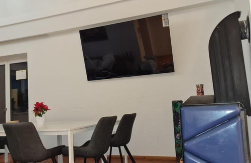 Ottnang am Hausruck Apartment | Sarahs Village Apartment - Billiard und Kamingeflüster
