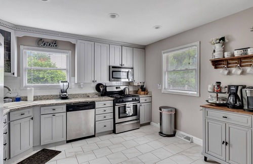 Saratoga Springs House | Saratoga Backyard Spa Retreat | Hot Tub + Pool + Fire Pit & Outdoor Dining