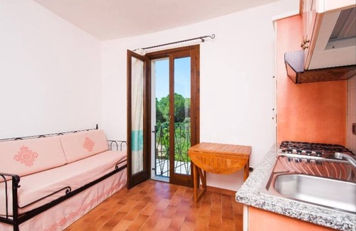 Campulongu Apartment | Sardinian-style apartment near beach