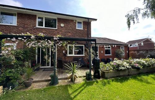 Chorlton-cum-Hardy Apartment | sark house Apartment Chorlton manchester