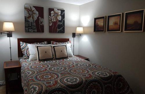 Sarnia House | Sarnia's Hidden Gem - 3 BR/2 BA by College/Hwy/Arena