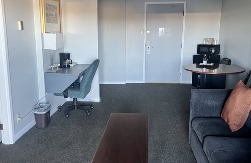 Southeast Colorado Springs Hotel | Satellite Hotel