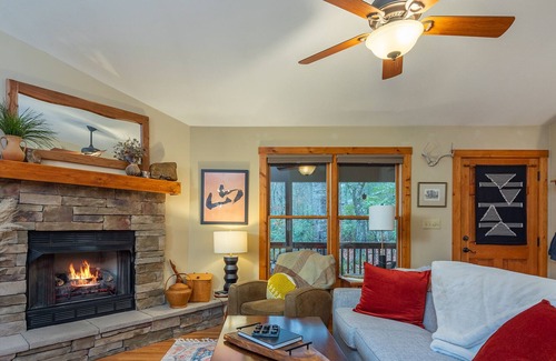 Celo Cabin | Satisfy all senses in melodious fashion. Mountain landscapes, breezes, wildlife