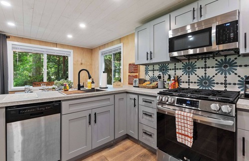 Darrington Cabin | Sauk River Cabins - Hot tub - Firepit
