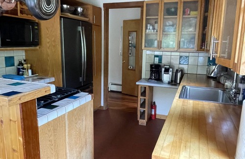 Lanesville House | Sauna, Hot-tub, Private Pool, fire-pit, pet friendly, Mountain views!