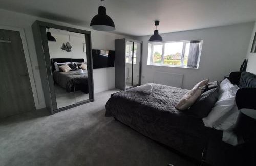 Leicester House | SAV 5 Bed Luxury Detached House in Leicester
