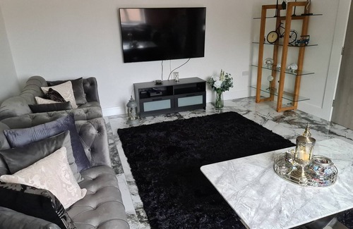 Leicester House | SAV 5 Bed Luxury House Leicestershire