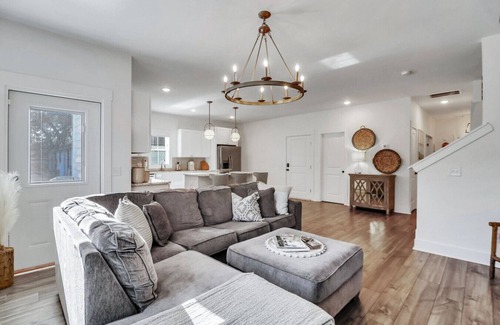 Whitemarsh Island House | Savannah Comfort Sanctuary by Oatland Island Wildlife Center