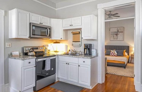 Midtown Apartment | Savannah Midcentury Modern Haven - Thomas Square