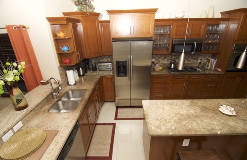 Savannah House | Savhaven - 4 Bed, 4 Bath with Pool, Sleeps 8 (2 minutes away from Spotts Beach)