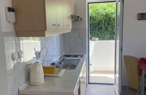 Topla Apartment | SAVINA Apartan 20 metara od mora stan za 3 osoben