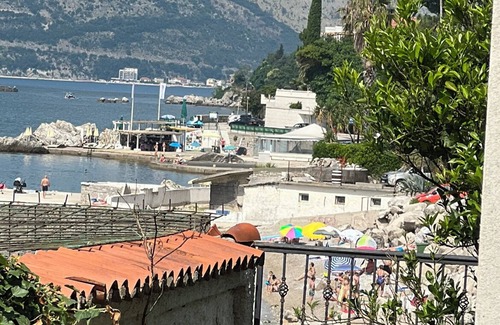 Topla Apartment | SAVINA Apartan 20 metara od mora stan za 3 osoben