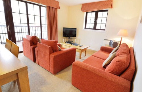 Dailly Cottage | SAVITA COTTAGE, family friendly, with pool in Dailly