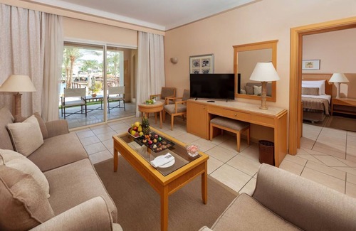 Makadi Bay Hotel | Savor Exceptional Breakfast in Relaxing Room Close to Makadi Beach