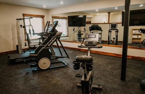 Island Park Hotel | Sawtelle Mountain Resort
