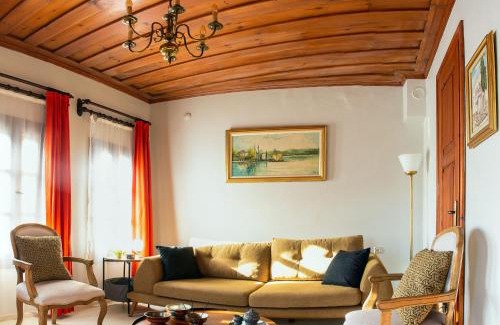 Ayvalik City Center Villa | Sayılgan Guest House Ayvalık Greek House in the Center