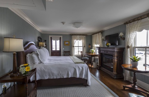 Old Saybrook Center Hotel | Saybrook Point Resort & Marina