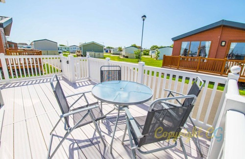 Camber RV Rental | SBL54 - Camber Sands Holiday Park - Mini Lodge - Sleeps 8 - 3 Bedrooms