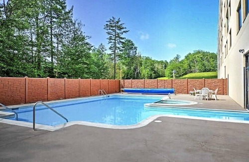 Snowshoe Condo | SC 1110: Contemporary Cozy Studio | Perfect Basecamp for Ski Days & Nights