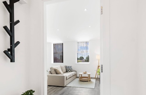 Balsall Common Apartment | SCA- Arden Apartment 3 Triple Bedroom Free Parking