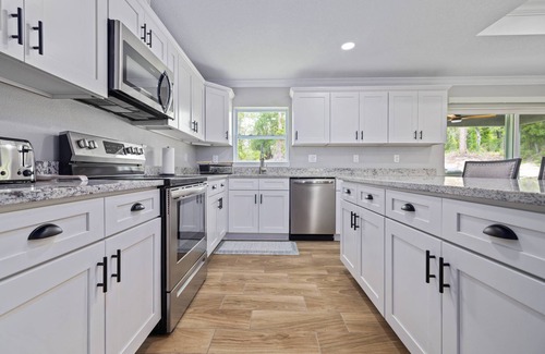 Avis Oaks House | Scallop Season Brand-New Coastal Retreat – Near Weeki Wachee, Pine Island Beach & Top Attractions!