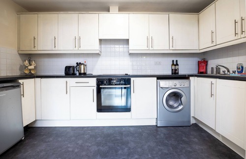 North Wall Apartment | Scandinavian-Inspired 2Bed near River Liffey