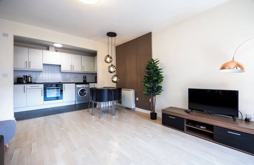 North Wall Apartment | Scandinavian-Inspired 2Bed near River Liffey