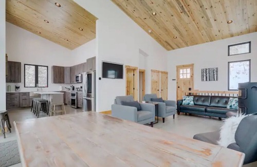 Winter Park Highlands Cabin | Scandinavian-Inspired Escape: Modern Cabin w/Spa