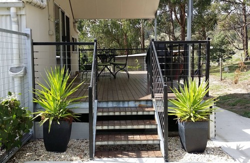 Yinnar South House | SCARLET OAK HOMESTEAD RURAL RETREAT ACCOMMODATION