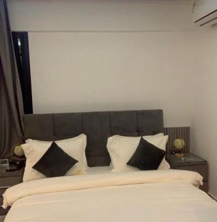 Monrovia House | Scarlett Apartments