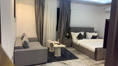 Monrovia House | Scarlett Apartments