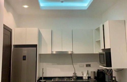Monrovia House | Scarlett Apartments