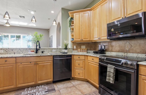 Plymouth House | Scenic 3-bedroom house in lovely Apopka with AC, WiFi and beautiful natural view