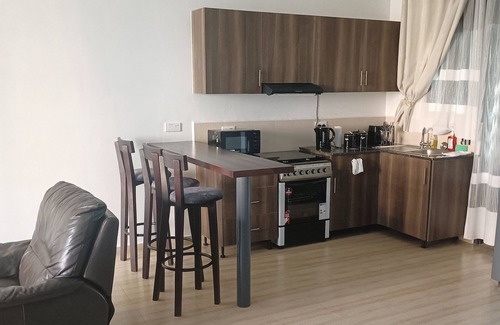 Entebbe Apartment | Scenic and Serene, Lakeside 3 bedroom Apartment. 20 mins to Airport/Kampala