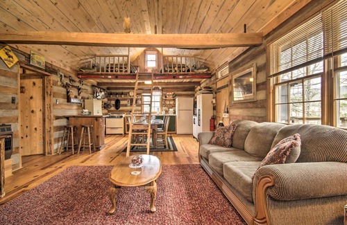 Maurertown Cabin | Scenic Cabin w/ Deck & Fire Pit - Near Hiking!