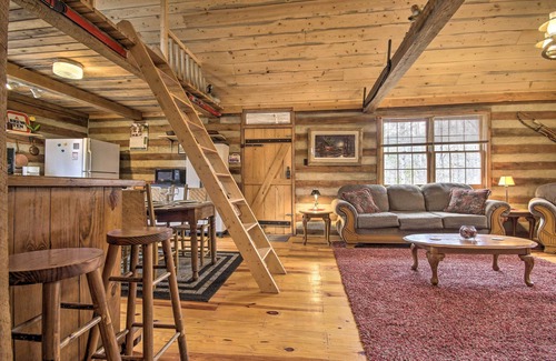 Maurertown Cabin | Scenic Cabin w/ Deck & Fire Pit - Near Hiking!