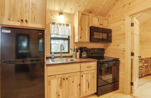 Cowanesque Cabin | Scenic Deck & Grill: Middlebury Center Retreat!